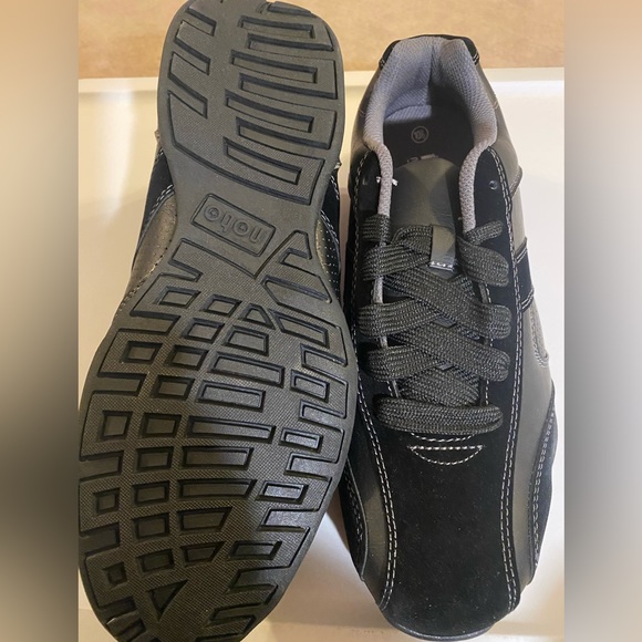 Men’s “NO BOUNDARIES” black athletic shoes - Picture 2 of 4